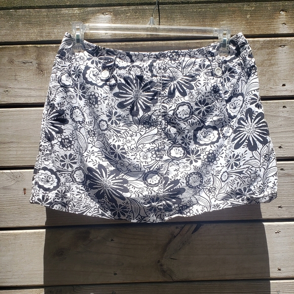 New York & Company Dresses & Skirts - New York & Company Skort 😍